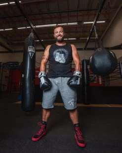 TITLE Boxing Vintage Hanging Gloves Tank 14 TITLE Boxing Vintage Hanging Gloves Tank -Boxing Shop LTA7BK 1 54fccf40 7561 4e13 bf05 0e02fad83cf8