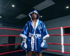TITLE Boxing Pro Fingertip Robe 2.0 -Boxing Shop TSRF2BLWH 1