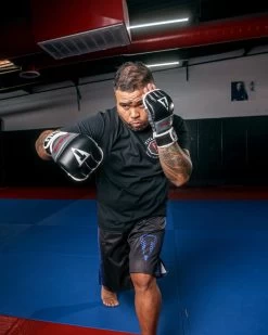 TITLE Boxing Invade Wrist Wrap Heavy Bag Gloves 2.0 11 TITLE Boxing Invade Wrist Wrap Heavy Bag Gloves 2.0 -Boxing Shop iwhbg2 bk 1 1